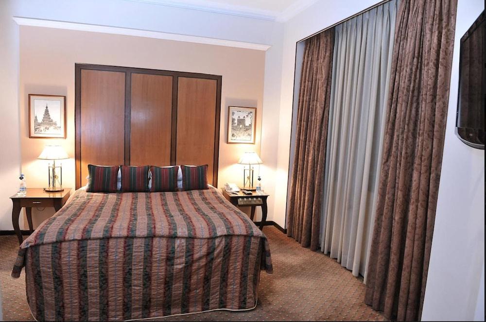 加尔各答公园酒店 外观 照片 A bedroom at the hotel