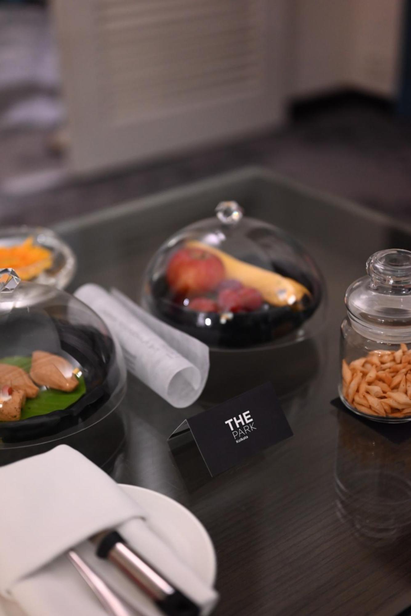 加尔各答公园酒店 外观 照片 A selection of snacks and fruit