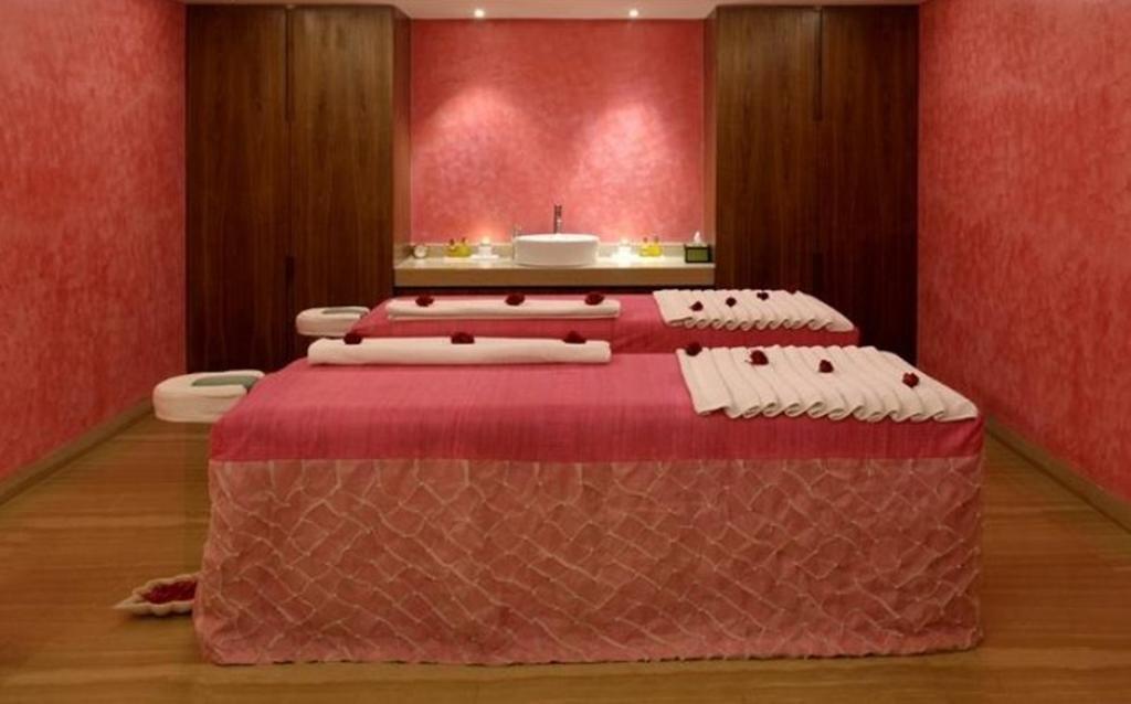 加尔各答公园酒店 外观 照片 A massage bed
